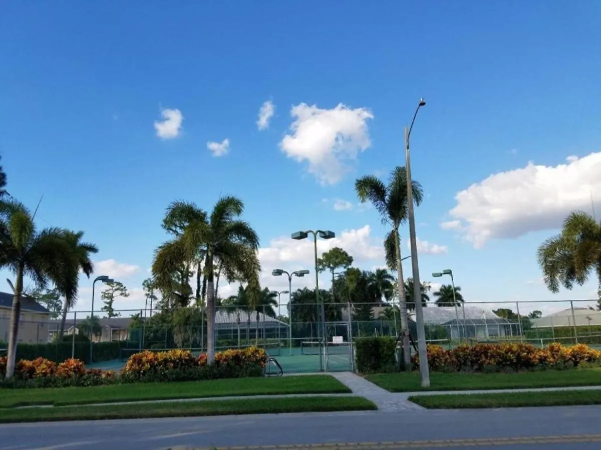Piccadilly House - Beautiful Updated Home, Private Pool, Minutes From Downtown 5th Ave & Beaches!!!