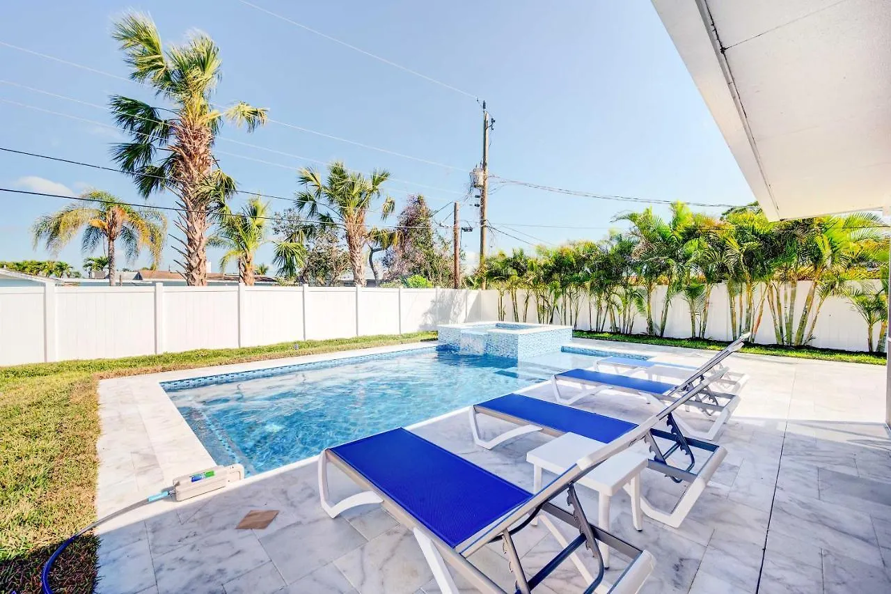 Vacation Private Pool And Hot Tub! Holiday home