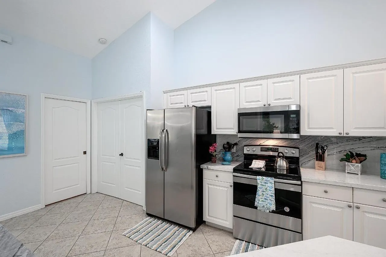Briarwood Delight Has Brand New Pool/spa! Holiday home Naples