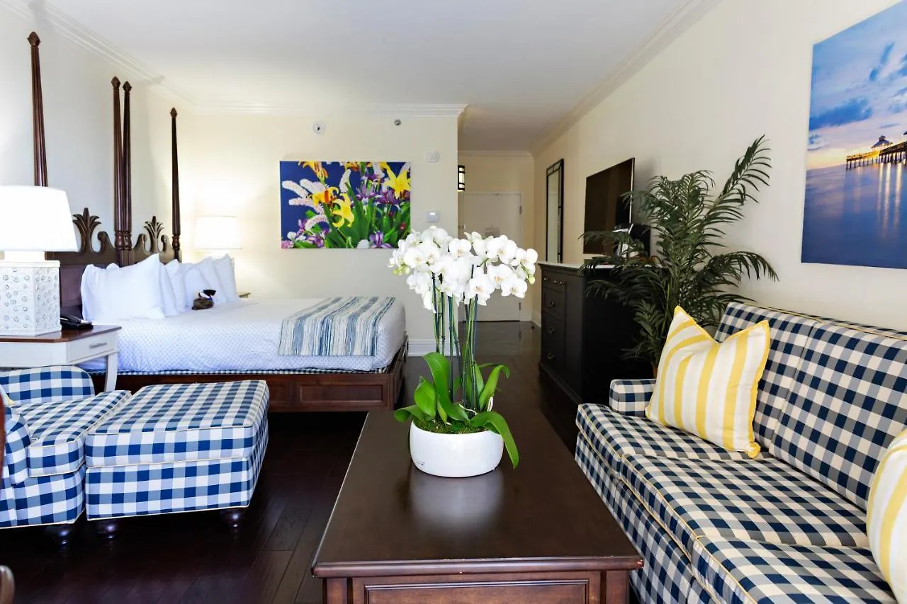 Hotel At Pelican Bay 4*