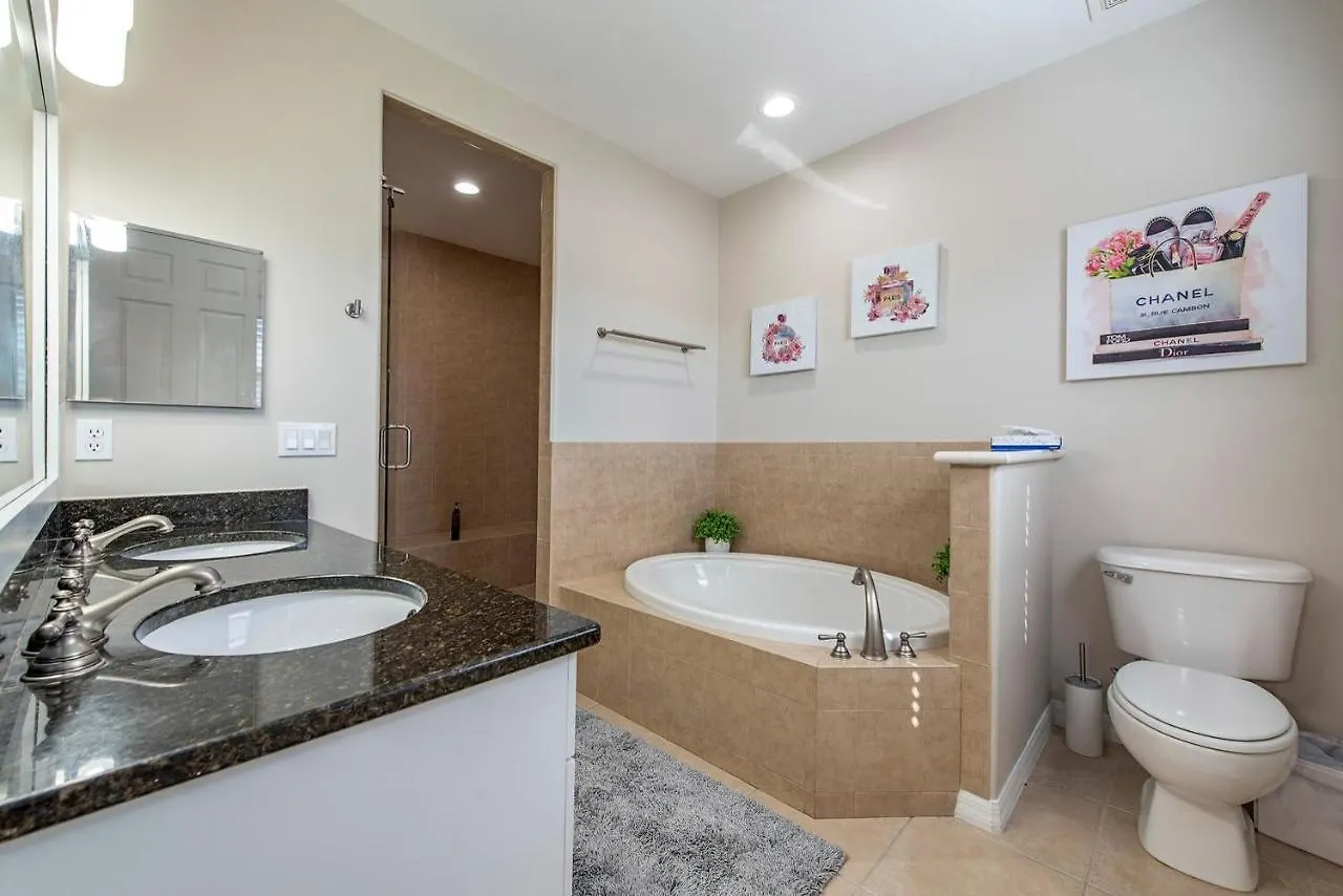 Vacation With Pool. 4 Bedrooms. Sleeps 10 * Naples