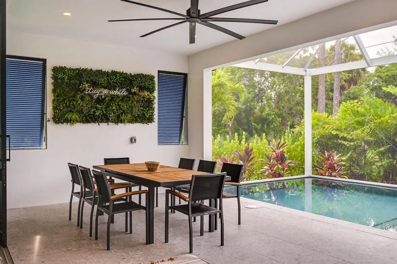 Contemporary With Outdoor Kitchen And Pool Σπίτι διακοπών *