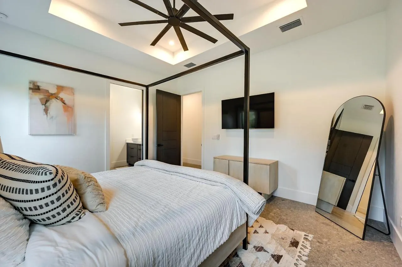 Σπίτι διακοπών Contemporary With Outdoor Kitchen And Pool *