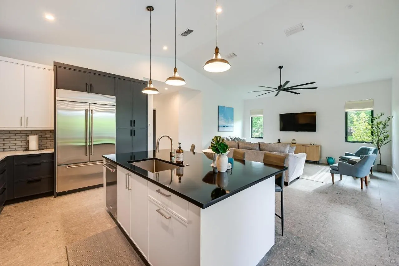 Contemporary With Outdoor Kitchen And Pool Σπίτι διακοπών