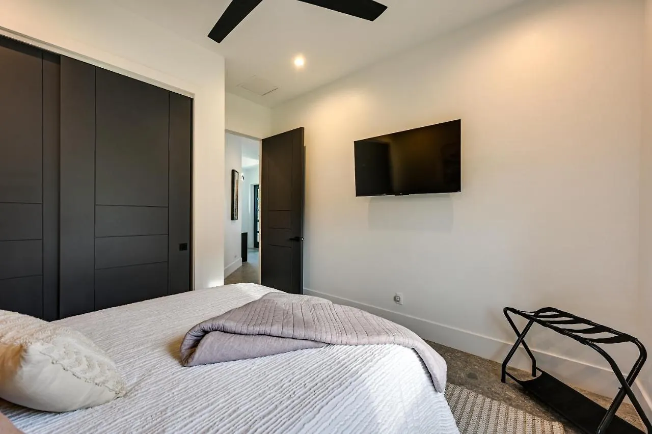 Contemporary With Outdoor Kitchen And Pool * North Naples