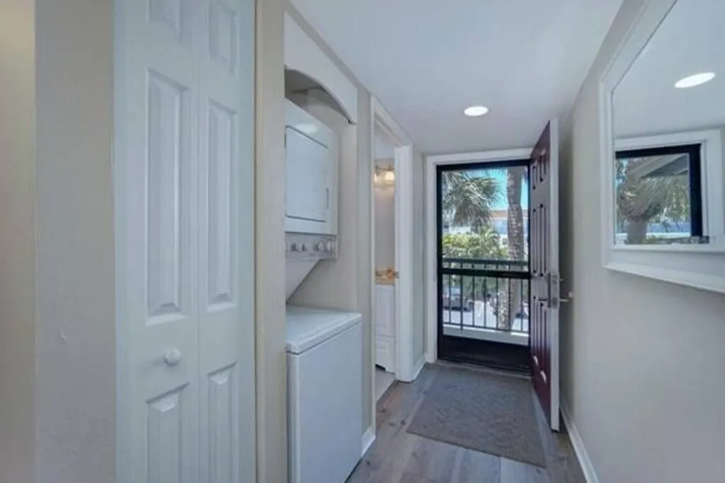Park Shore Beautiful Floor 2bed 2bath North Naples