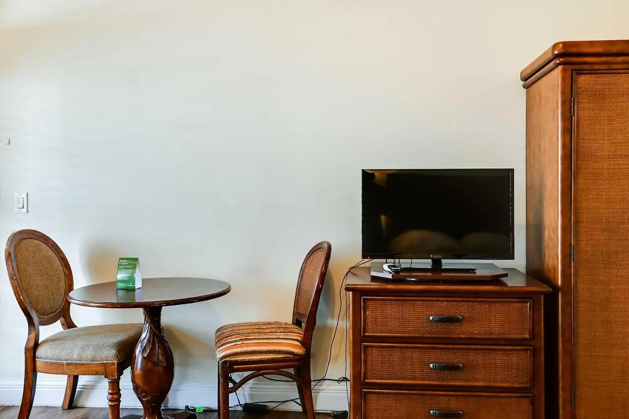 Quaint With Community Fitness Center Apartment Naples