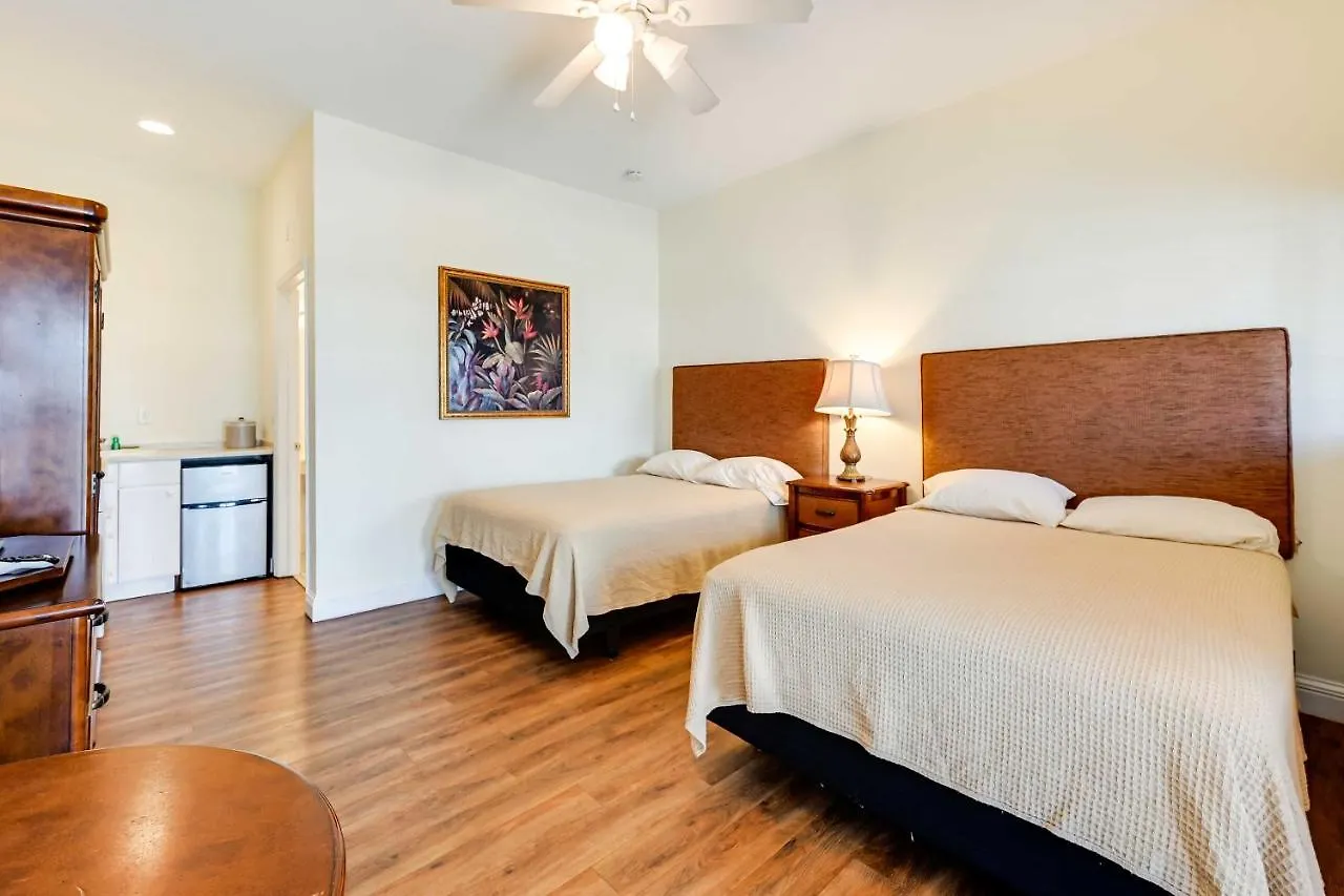 Quaint With Community Fitness Center Apartment Naples