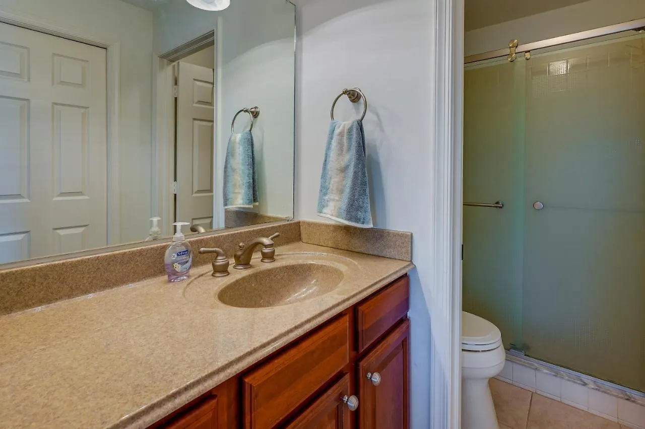 Apartment With Pool Access - 3 Mi To Beaches!