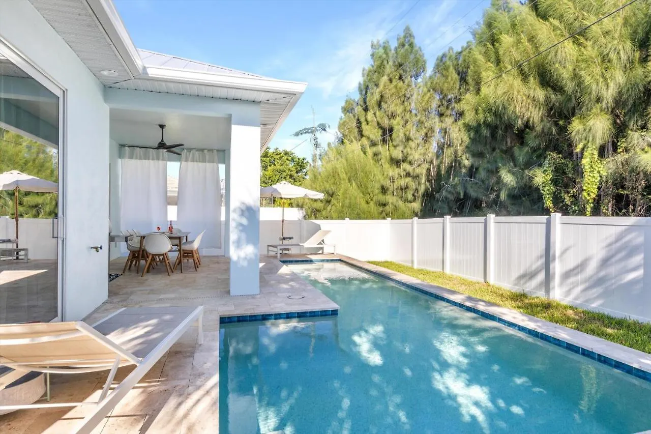 767 New! World Class Luxury W Heated Saltwater Pool *