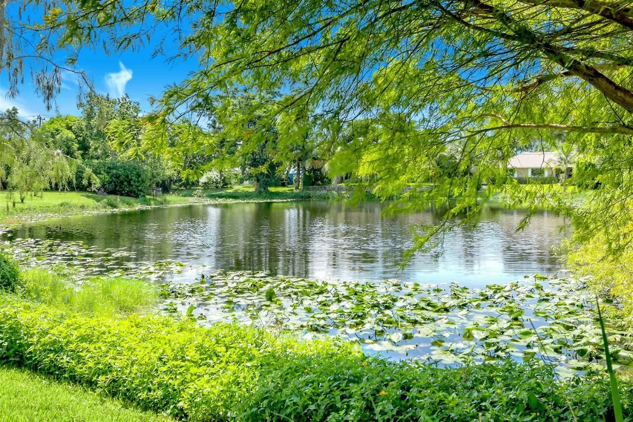 Lakefront, Pool, Outdoor Kitchen, Lush Garden * Naples