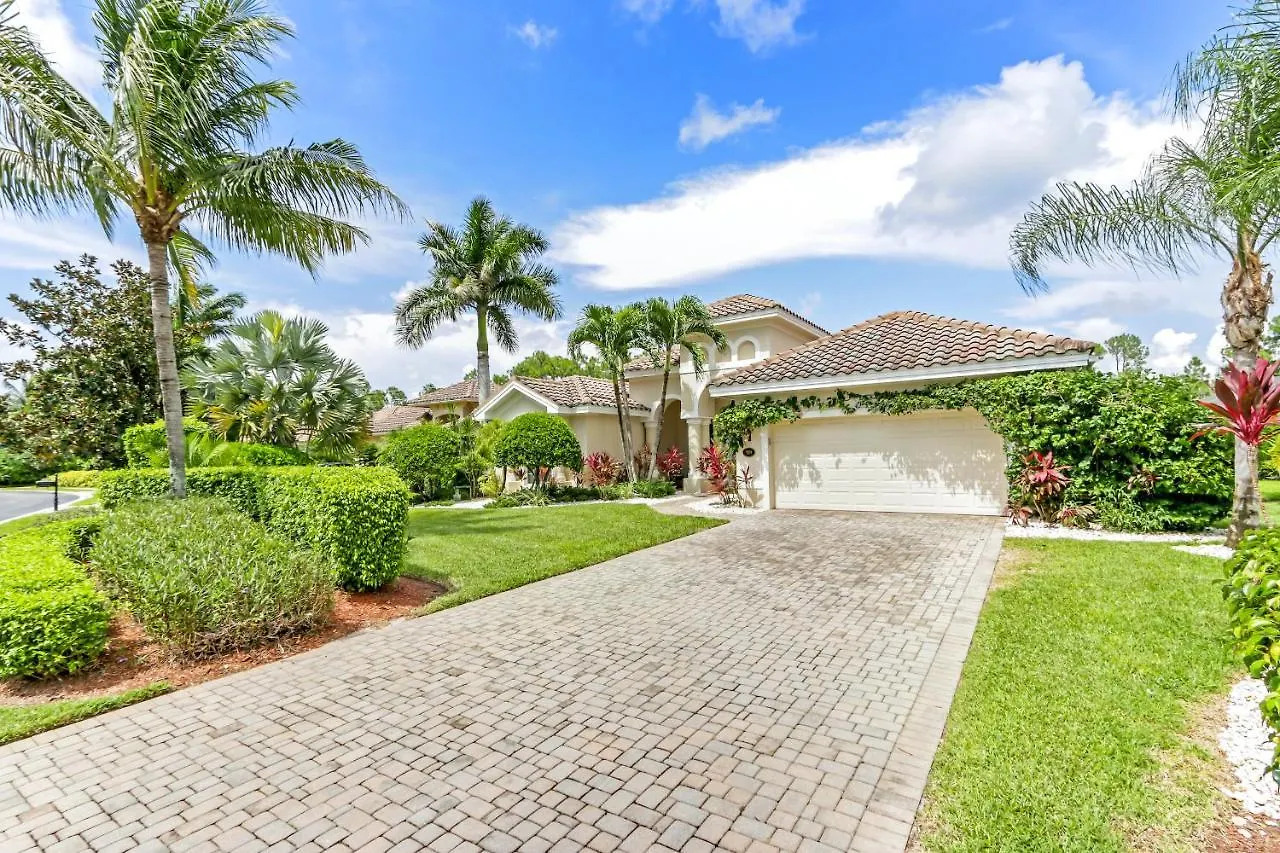 Holiday home Modern W Screened Pool, Hot Tub, & Comm Amenities! Naples