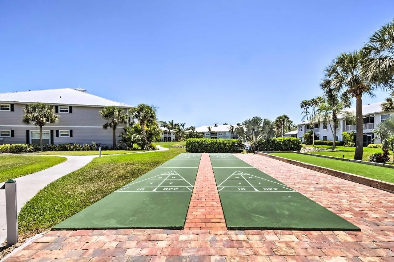 With Amenities In Golf Community Apartment Naples