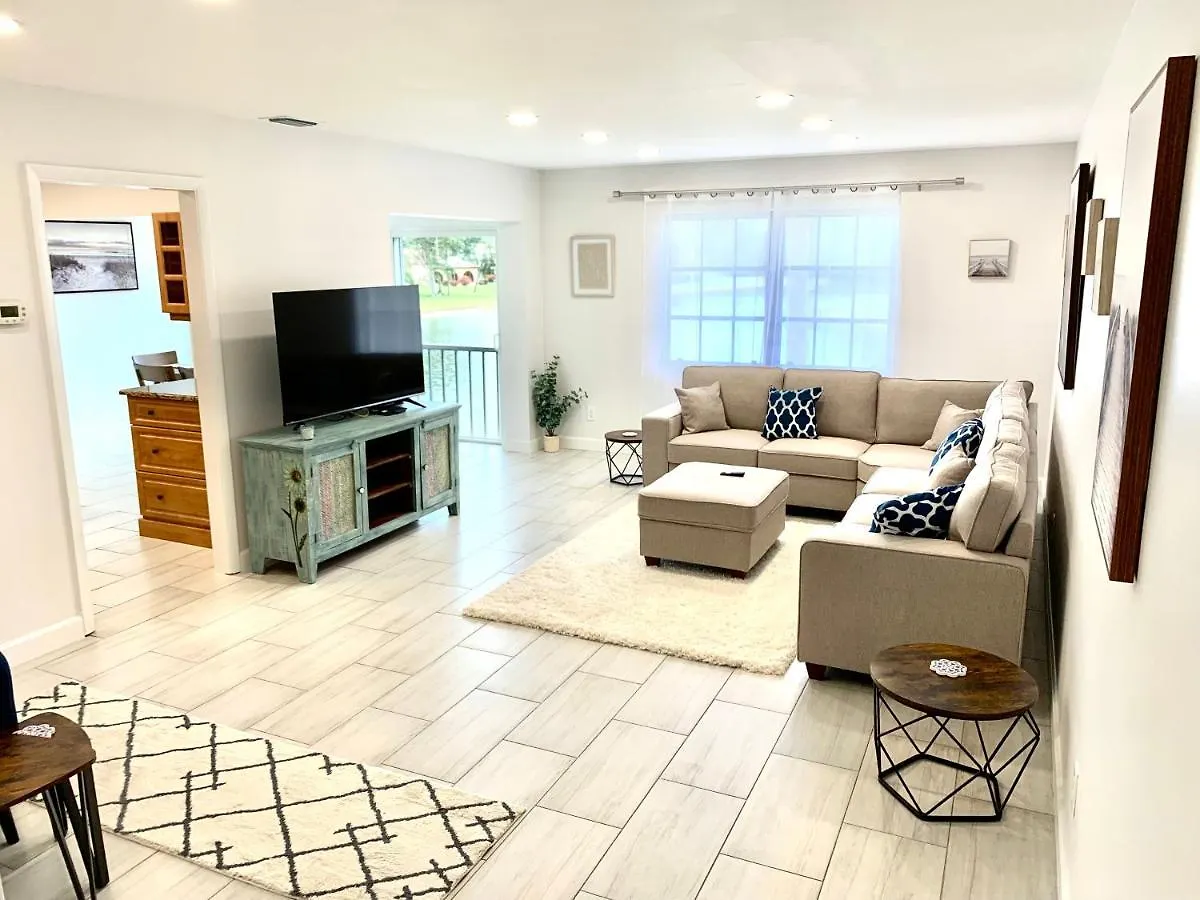 Newly Remodeled 2br, 2ba In Bath And Tennis Apartment Naples