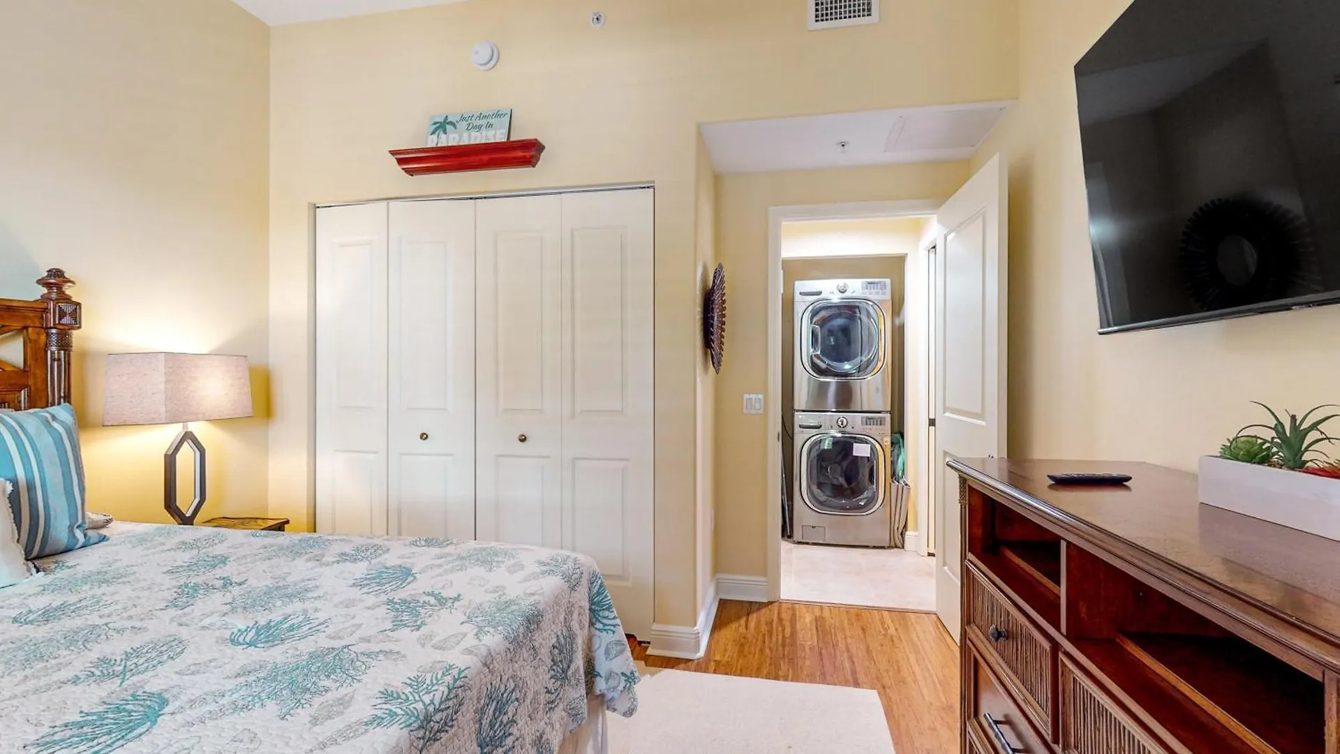 The At Bay Apartment Naples