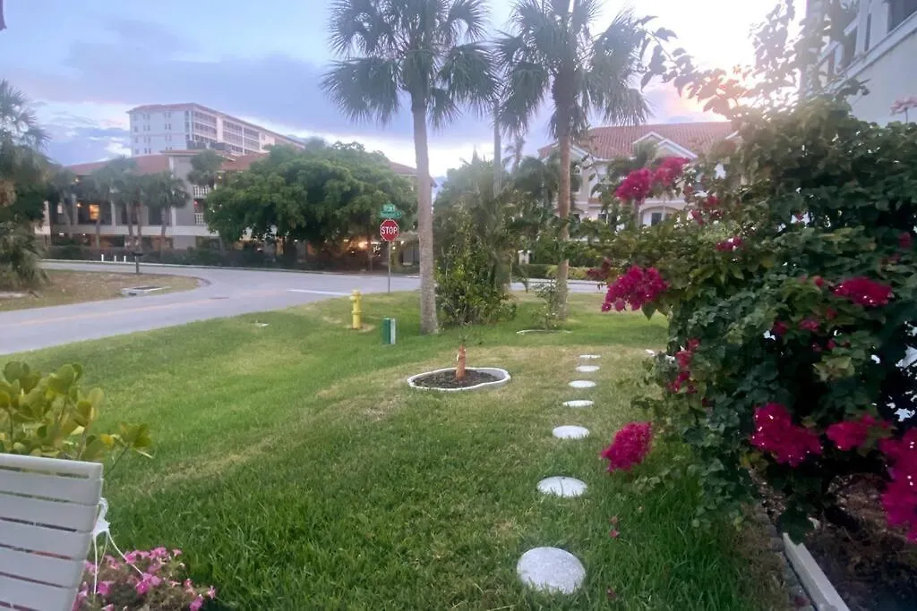 Closest To Vanderbilt Beach, New Remodel, Well Appointed, Bbq, Yard, Very Private Many Extras! Apartment Naples