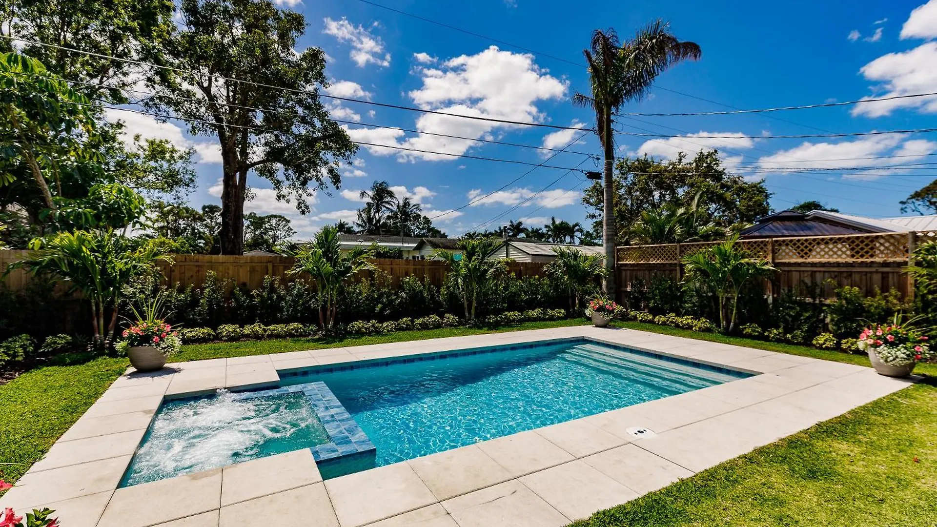 Retreat Bike To Beach! 4 Bed 2 Bath North Naples