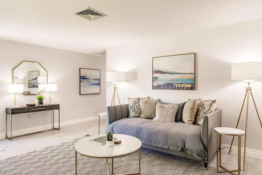 Retreat Bike To Beach! 4 Bed 2 Bath Feriehus North Naples