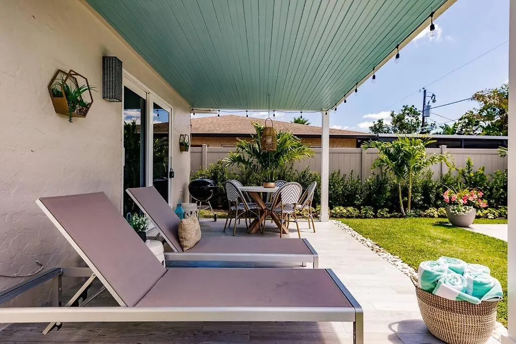 Retreat Bike To Beach! 4 Bed 2 Bath North Naples