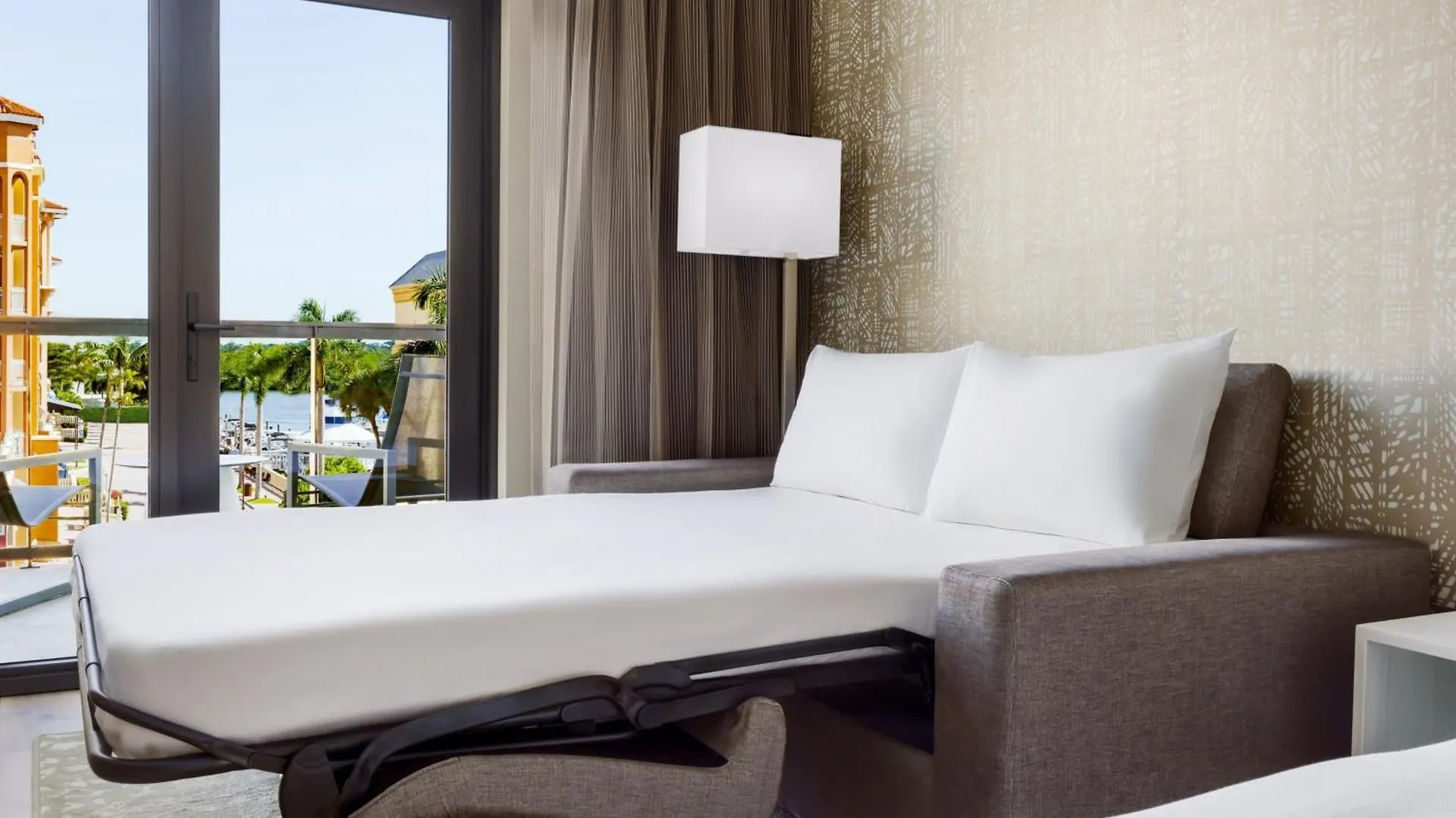 Ac By Marriott 5th Avenue Hotel North Naples