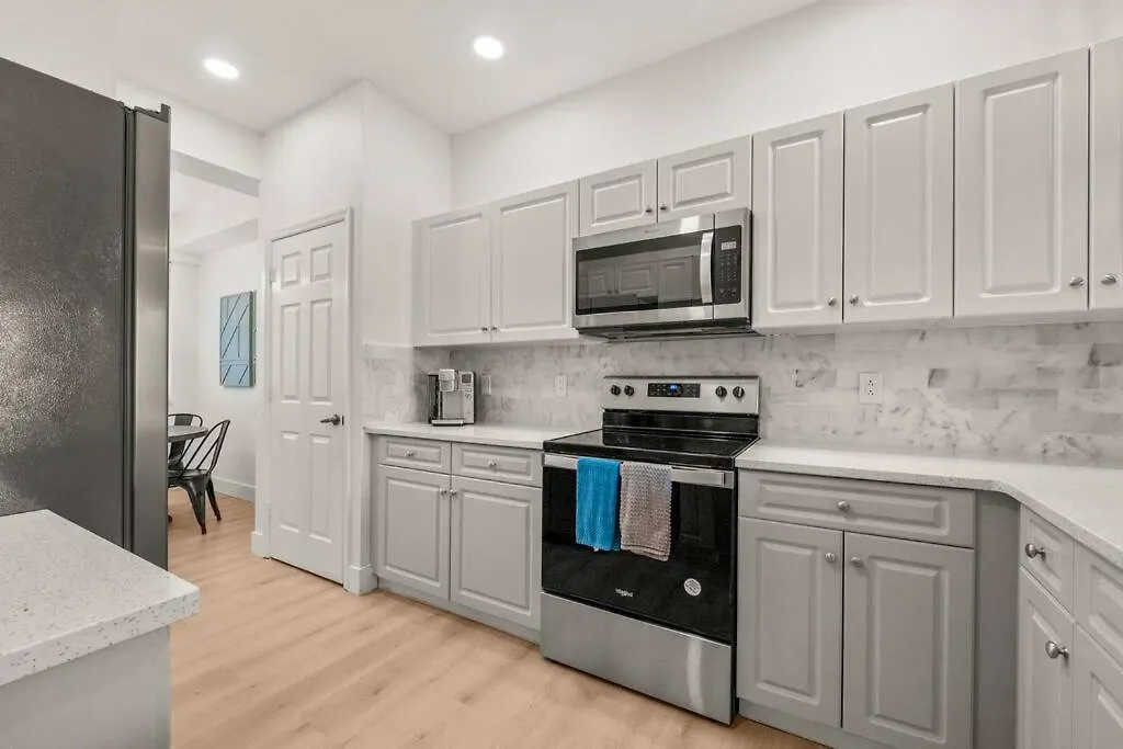 Villa Luxurious Golf W/ Pool And Amenities! *