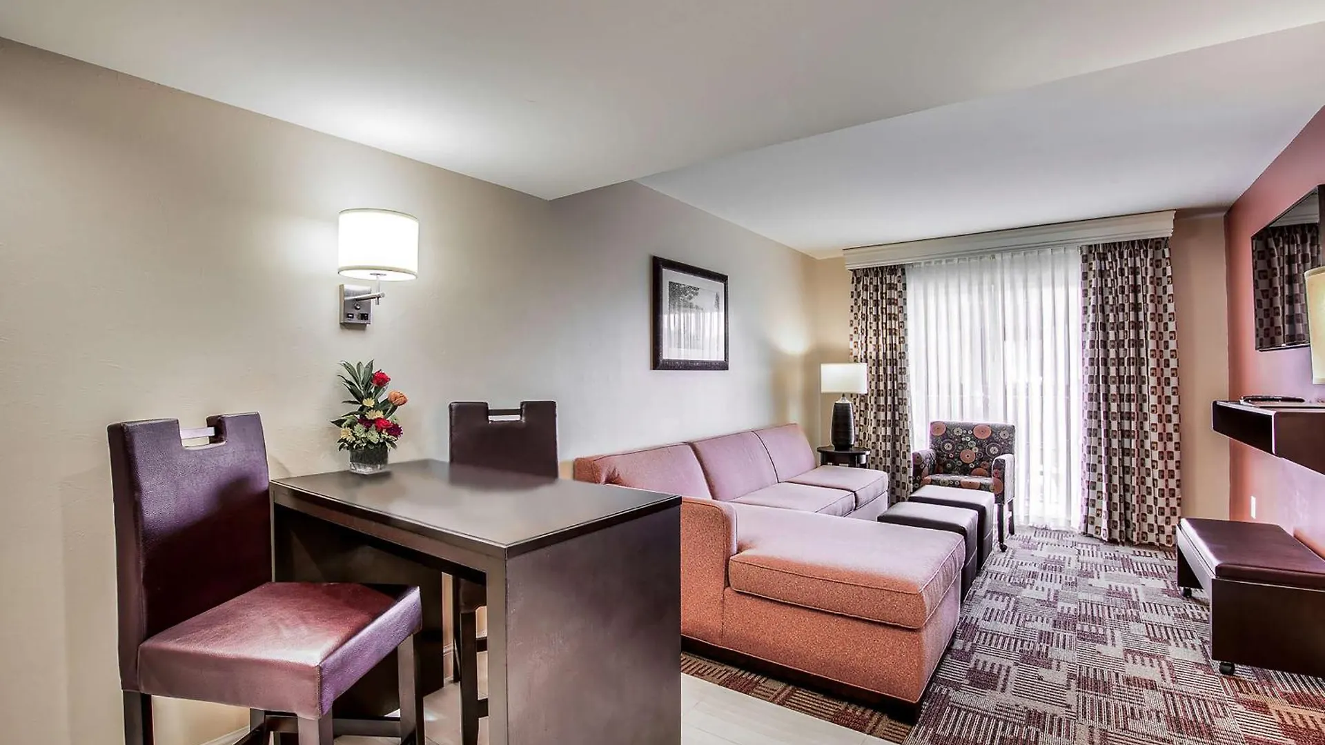 Hotel Of Naples, Tapestry Collection By Hilton