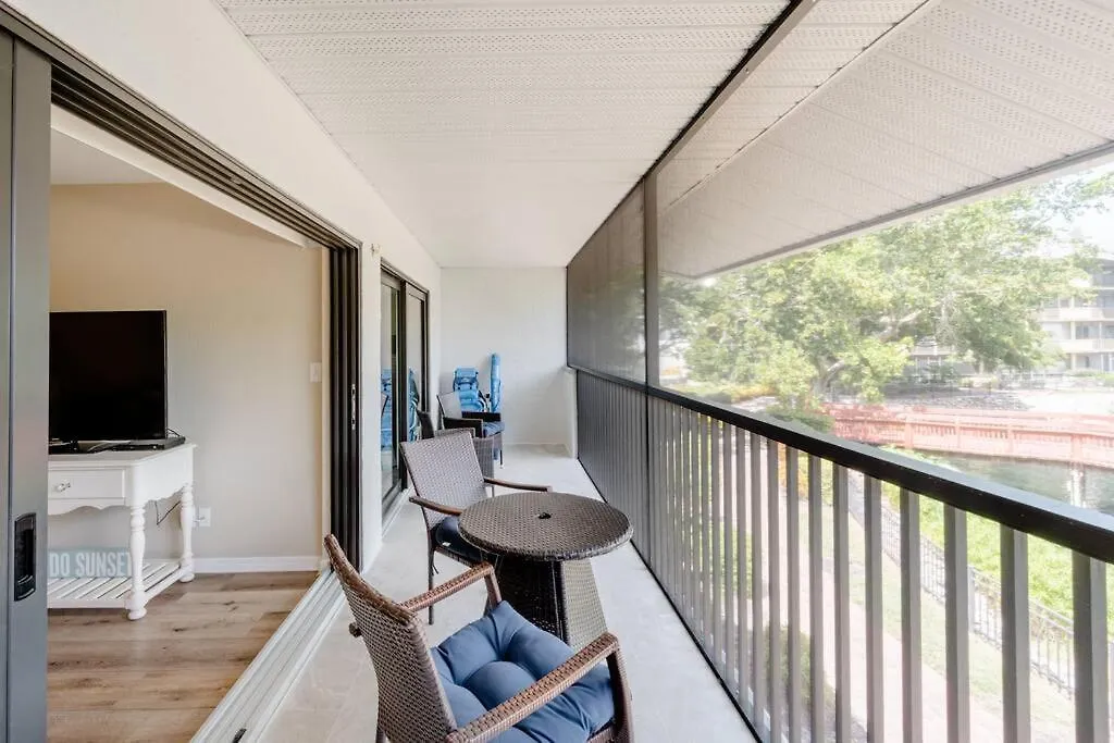 Park Shore Beautiful Floor 2bed 2bath