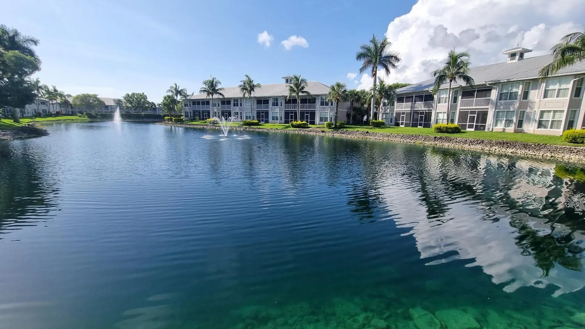 Stunning 2-bedroom Den In Greenlinks * Naples