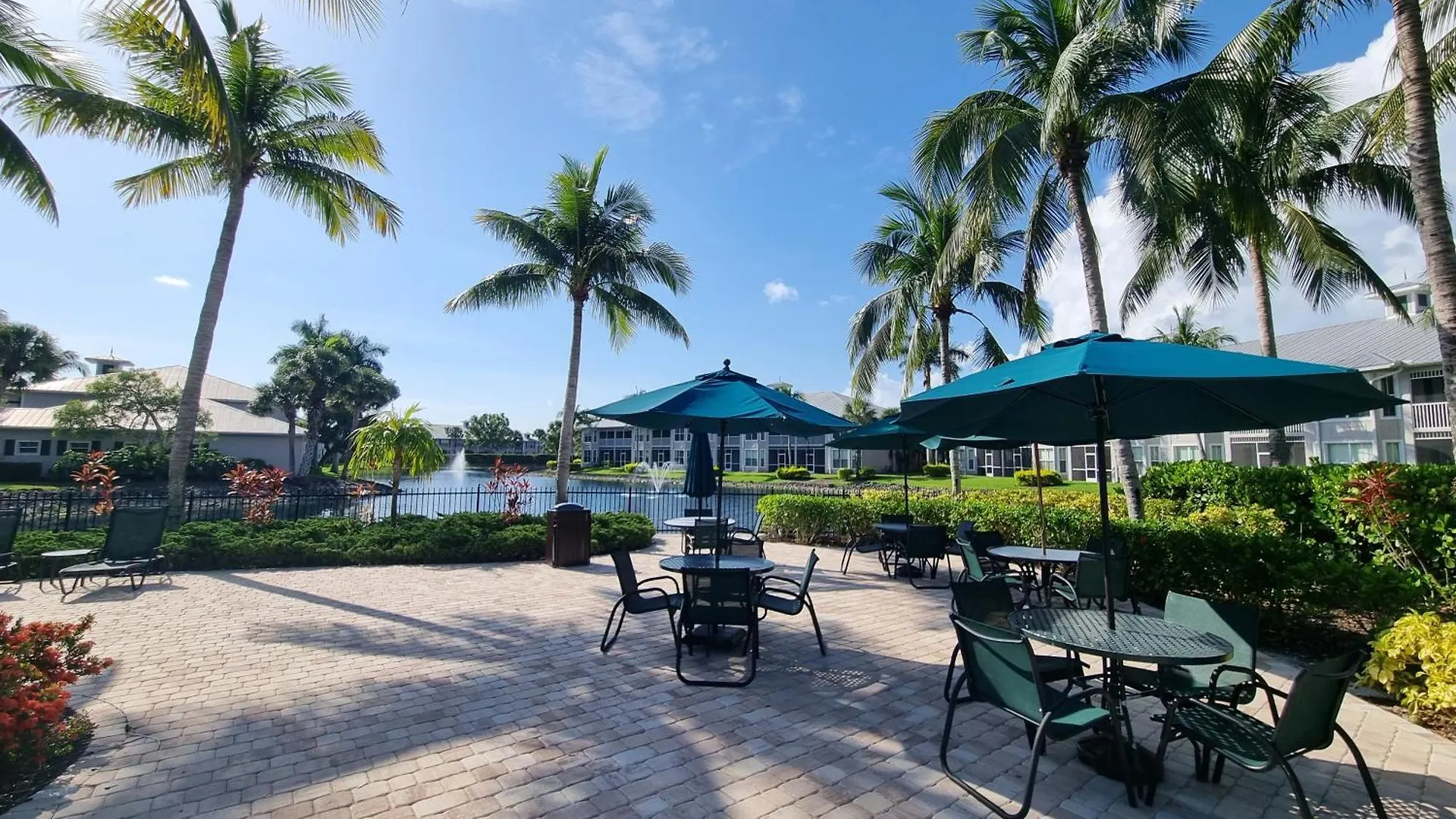 Stunning 2-bedroom Den In Greenlinks Naples