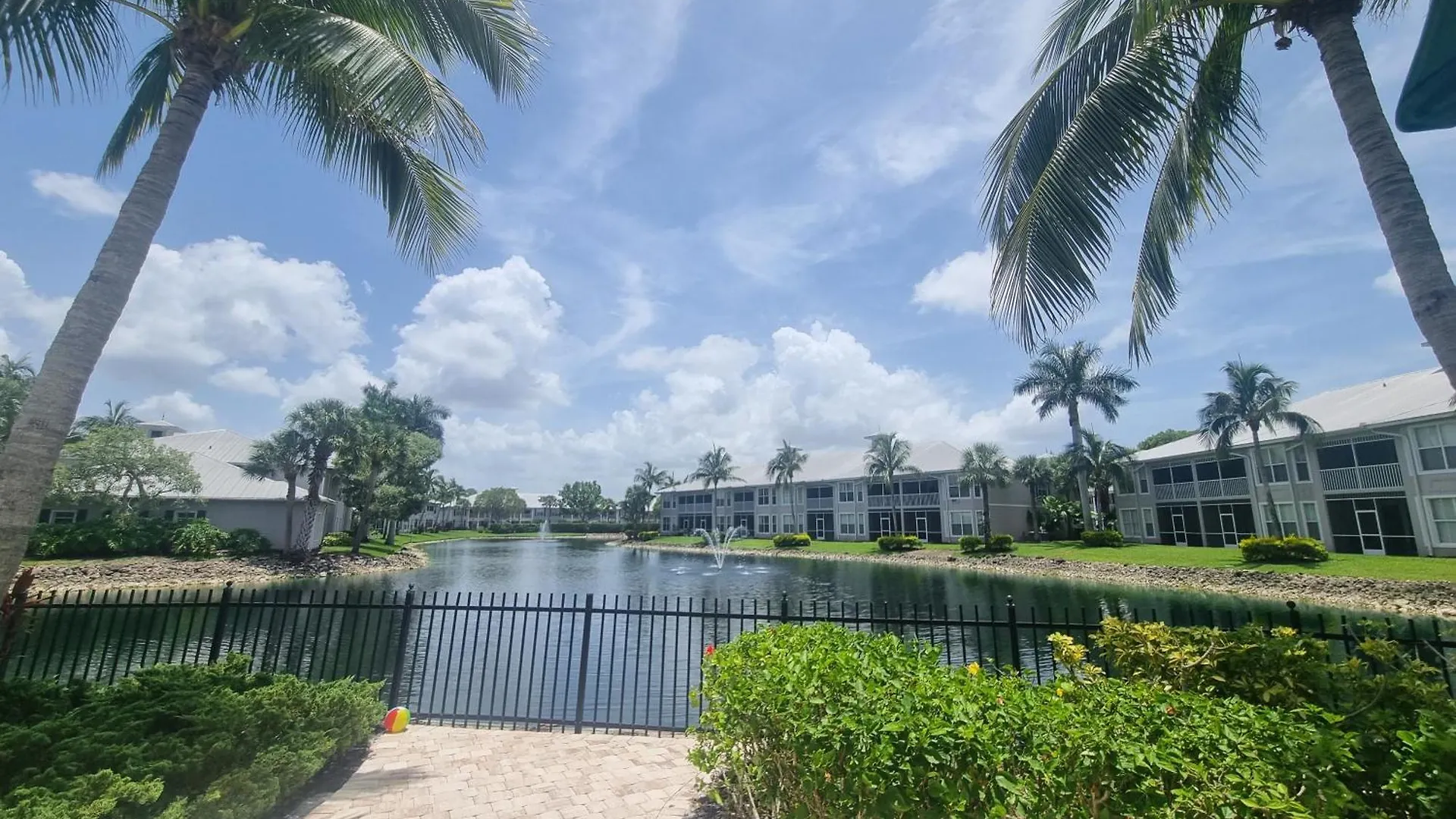 Stunning 2-bedroom Den In Greenlinks * Naples