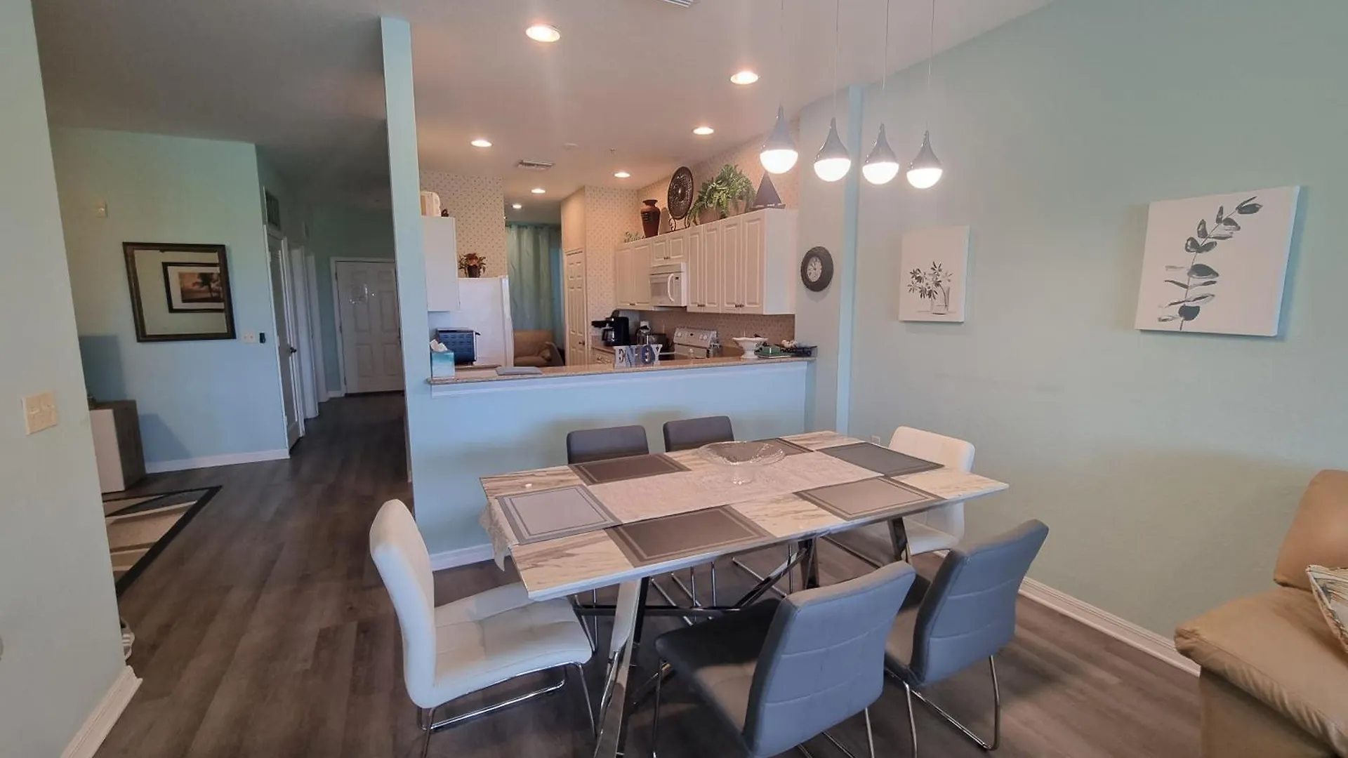 Stunning 2-bedroom Den In Greenlinks Apartment