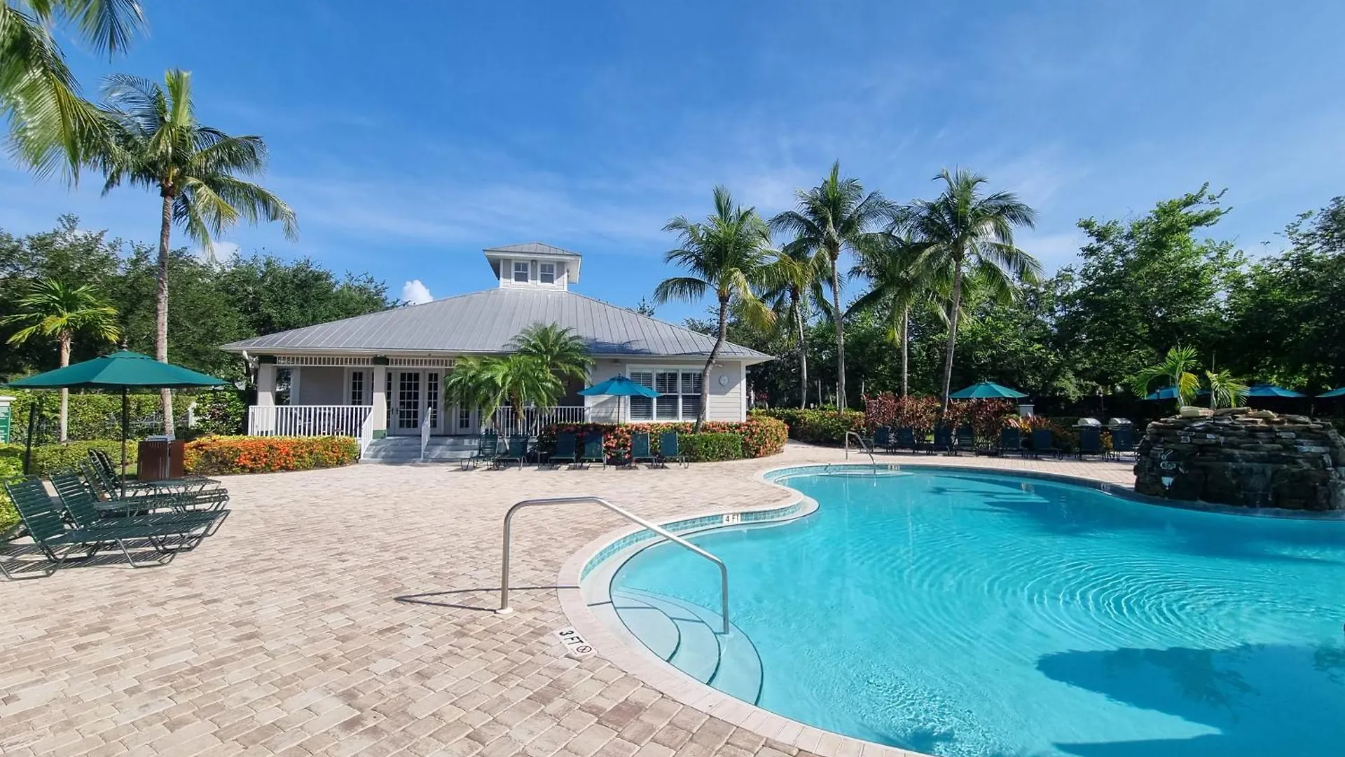 Stunning 2-bedroom Den In Greenlinks *
