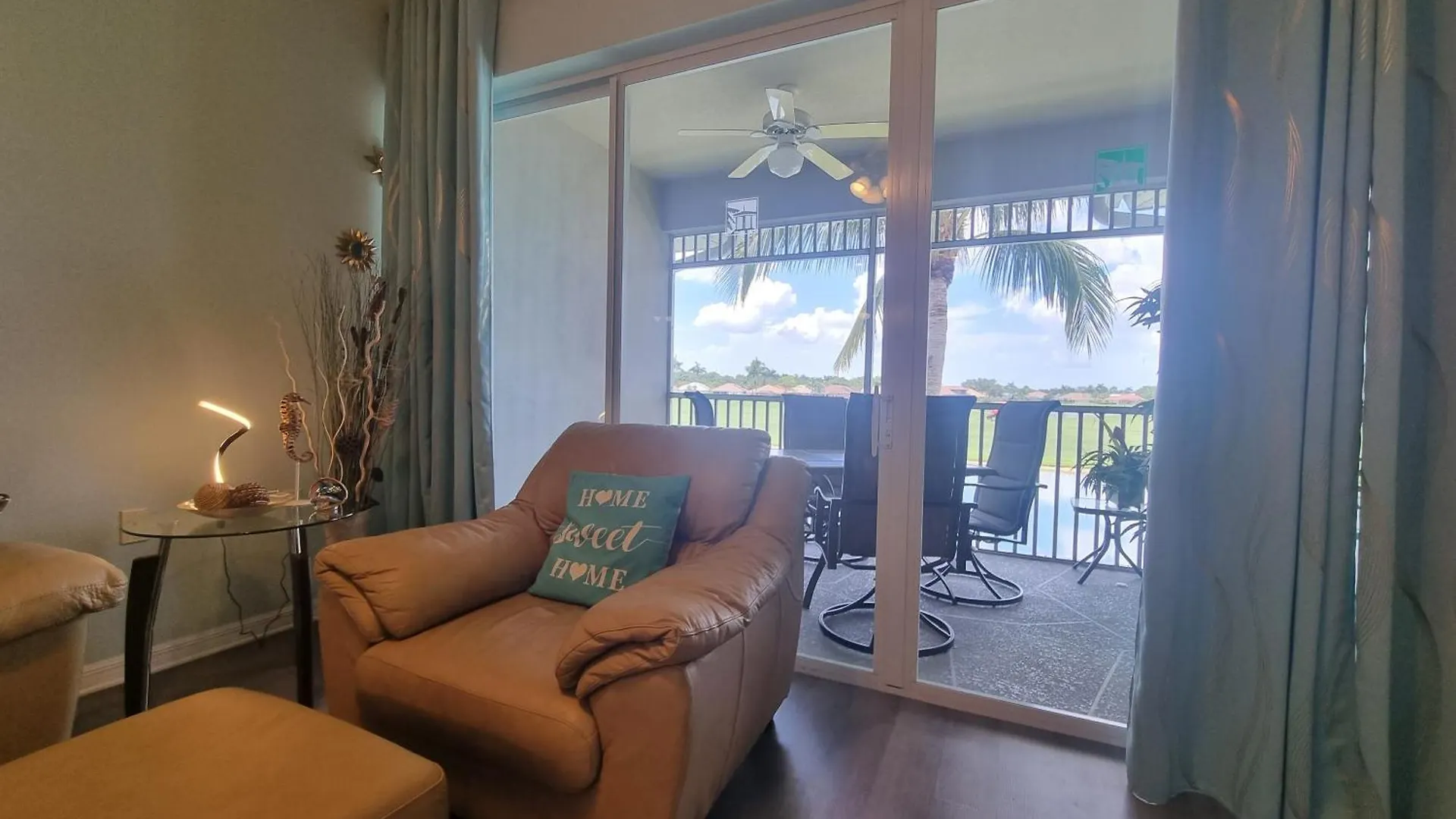 Stunning 2-bedroom Den In Greenlinks Apartment Naples