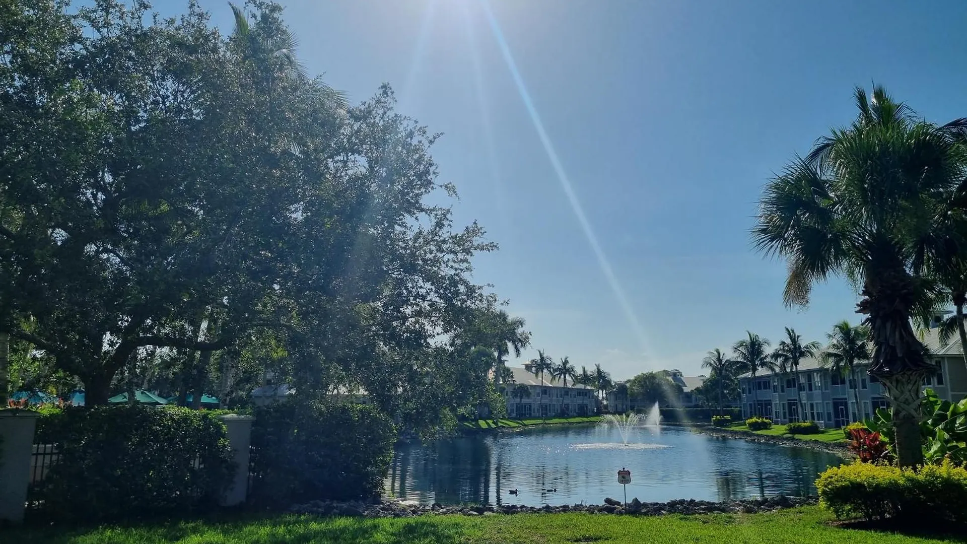 Stunning 2-bedroom Den In Greenlinks Naples