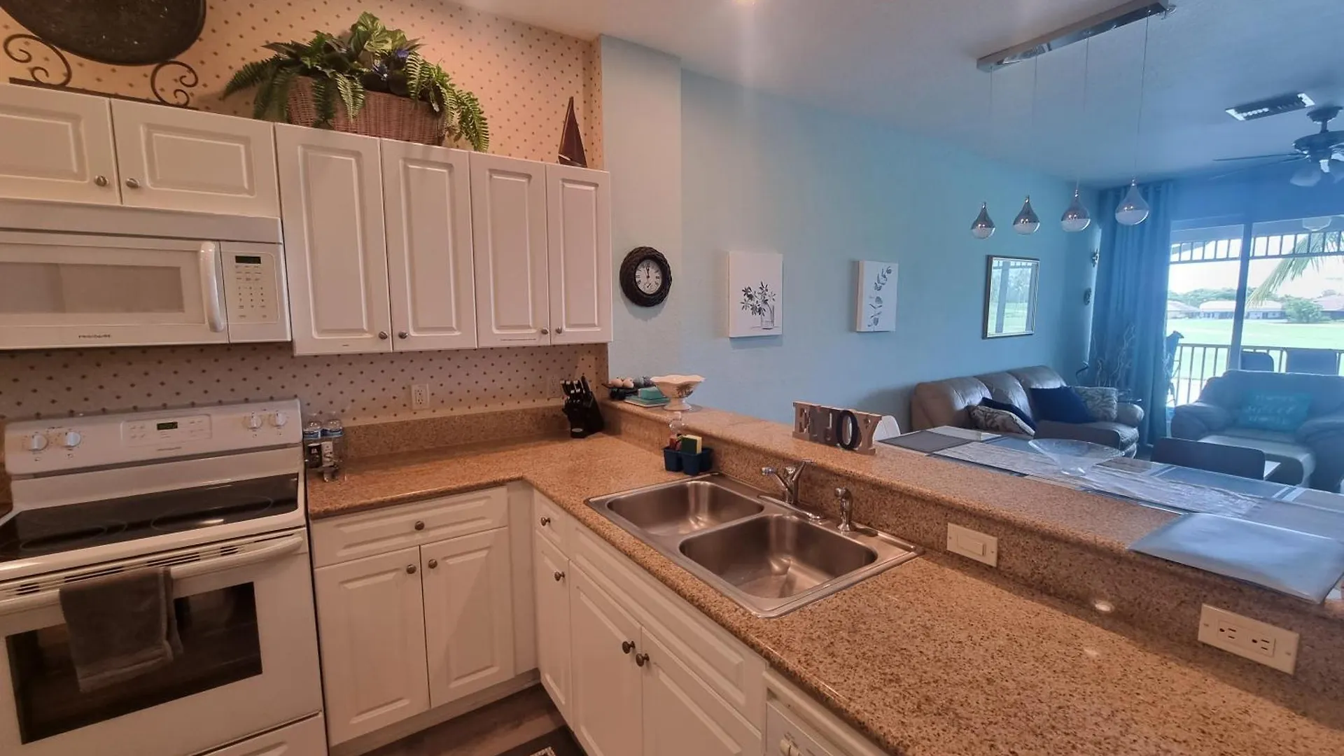 Apartment Stunning 2-bedroom Den In Greenlinks Naples