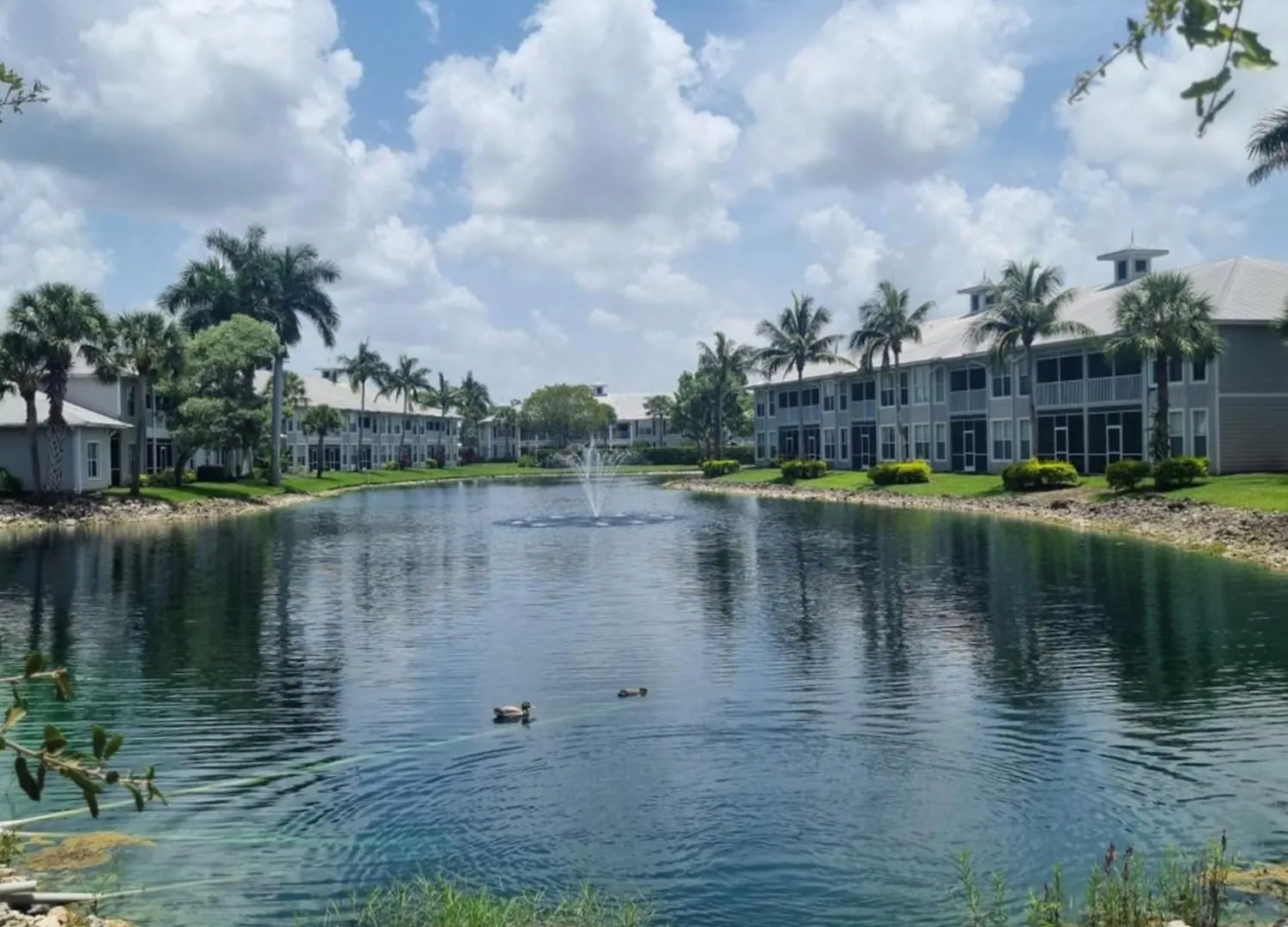 Stunning 2-bedroom Den In Greenlinks *