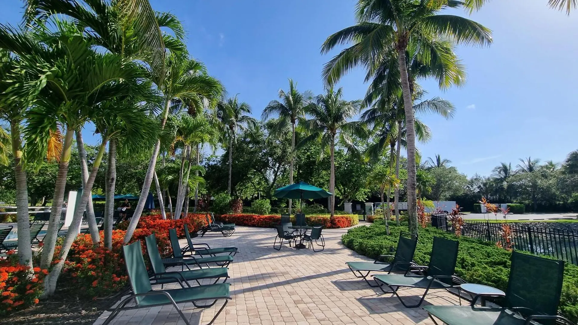 Stunning 2-bedroom Den In Greenlinks * Naples