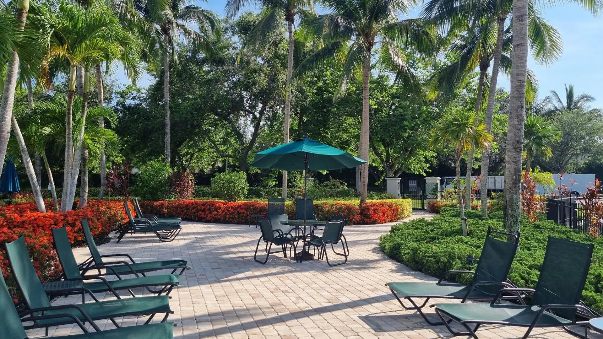 Stunning 2-bedroom Den In Greenlinks Apartment Naples