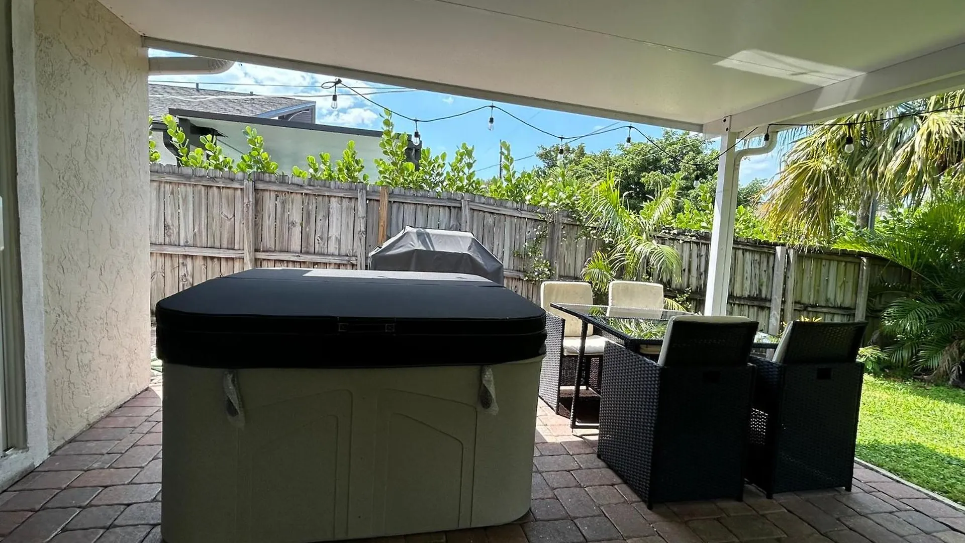 Amazing With Hot Tub Jacuzzi, Bbq, Pool Table - 1 Mile To Beach! Holiday home *