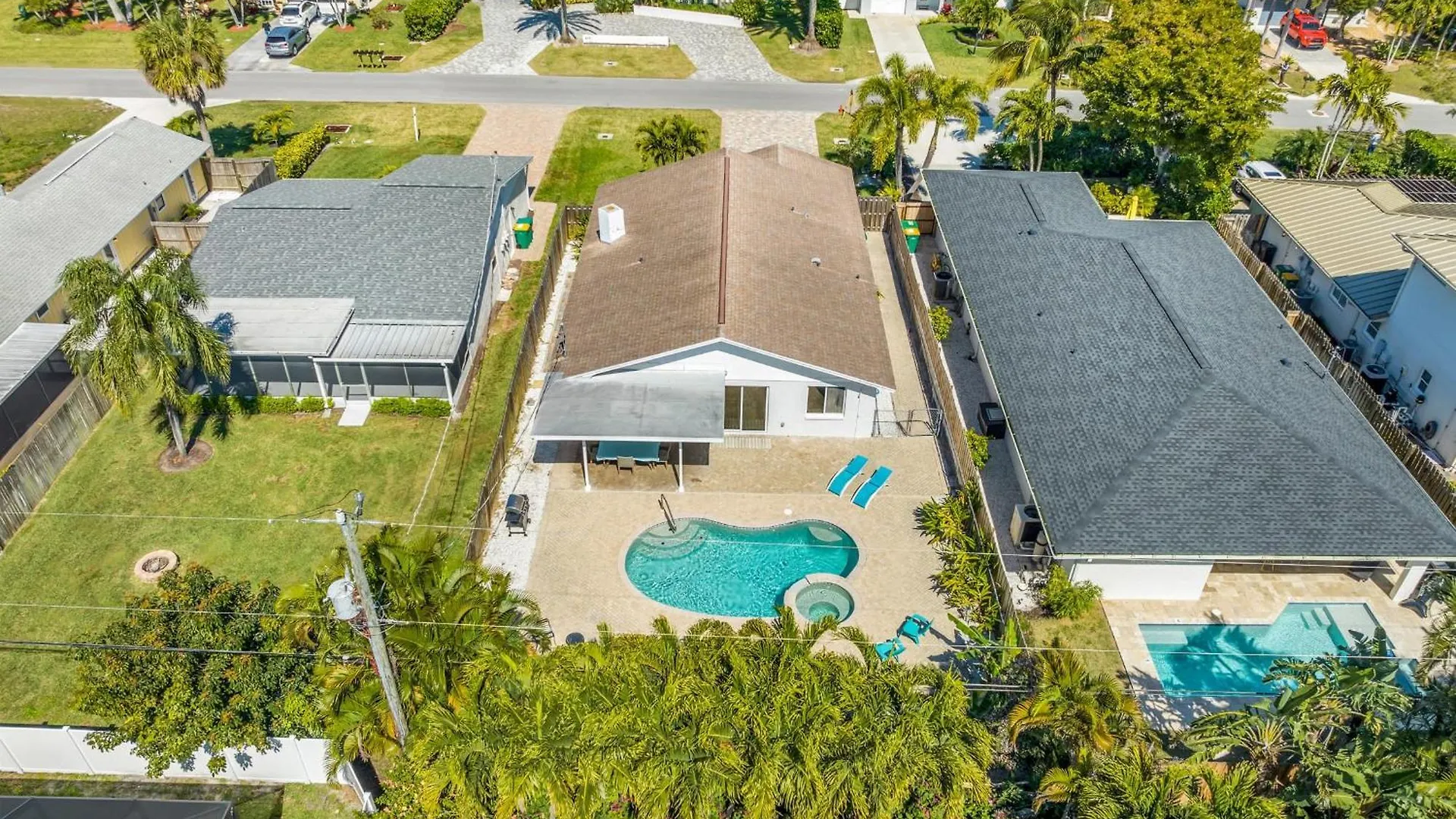 Holiday home Relax Poolside & Walk Or Bike To The From Amazing Pool Home! *