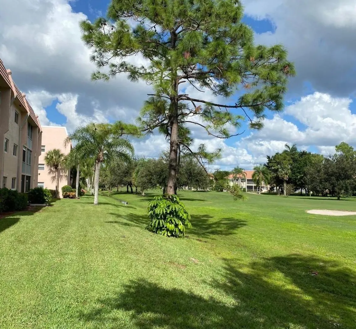 Cozy Condo, Centrally Located In Naples. *