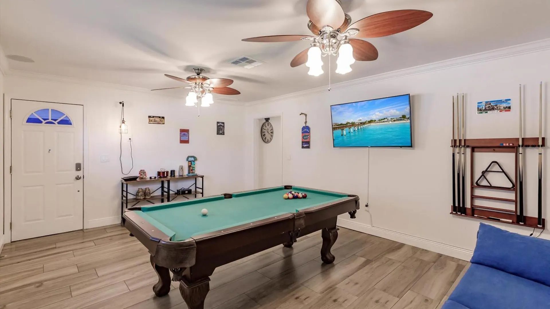 Amazing With Hot Tub Jacuzzi, Bbq, Pool Table - 1 Mile To Beach! Holiday home *
