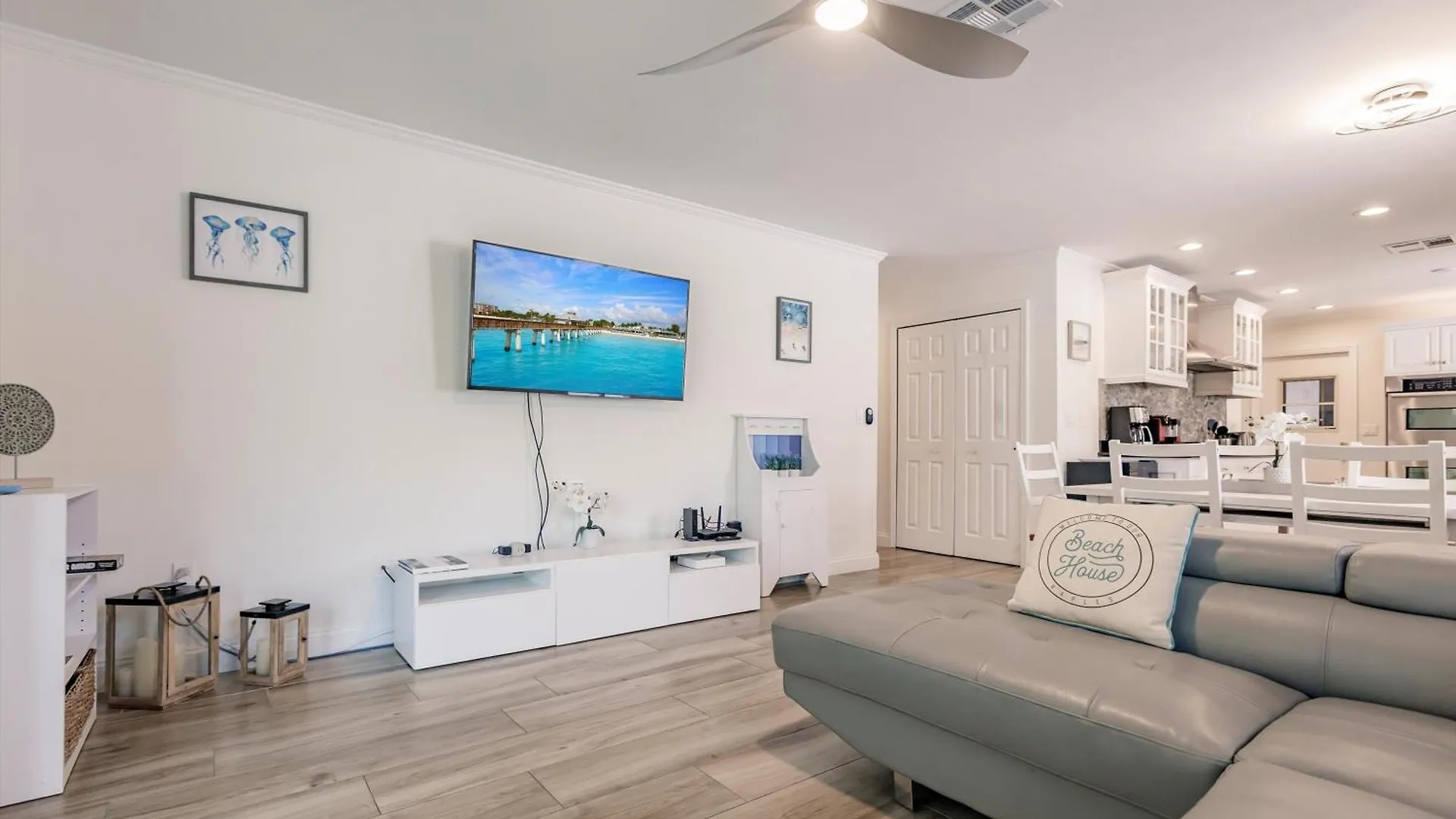 Amazing With Hot Tub Jacuzzi, Bbq, Pool Table - 1 Mile To Beach!