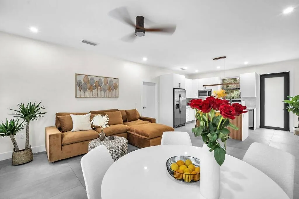 Escape, 2 Villas, Pickleball, Basketball, Heated Pool & Spa, Game * Naples