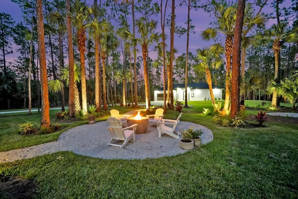 Escape, 2 Villas, Pickleball, Basketball, Heated Pool & Spa, Game Naples