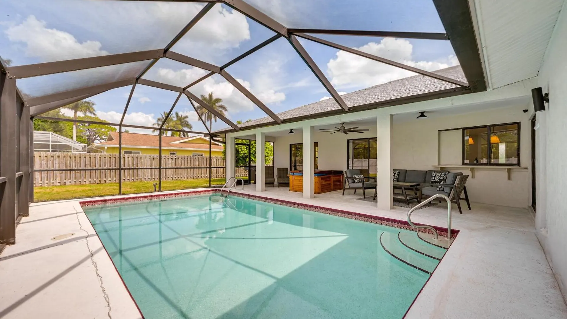Holiday home Chic With Pool And Hot Tub, 4 Mi To Beach!