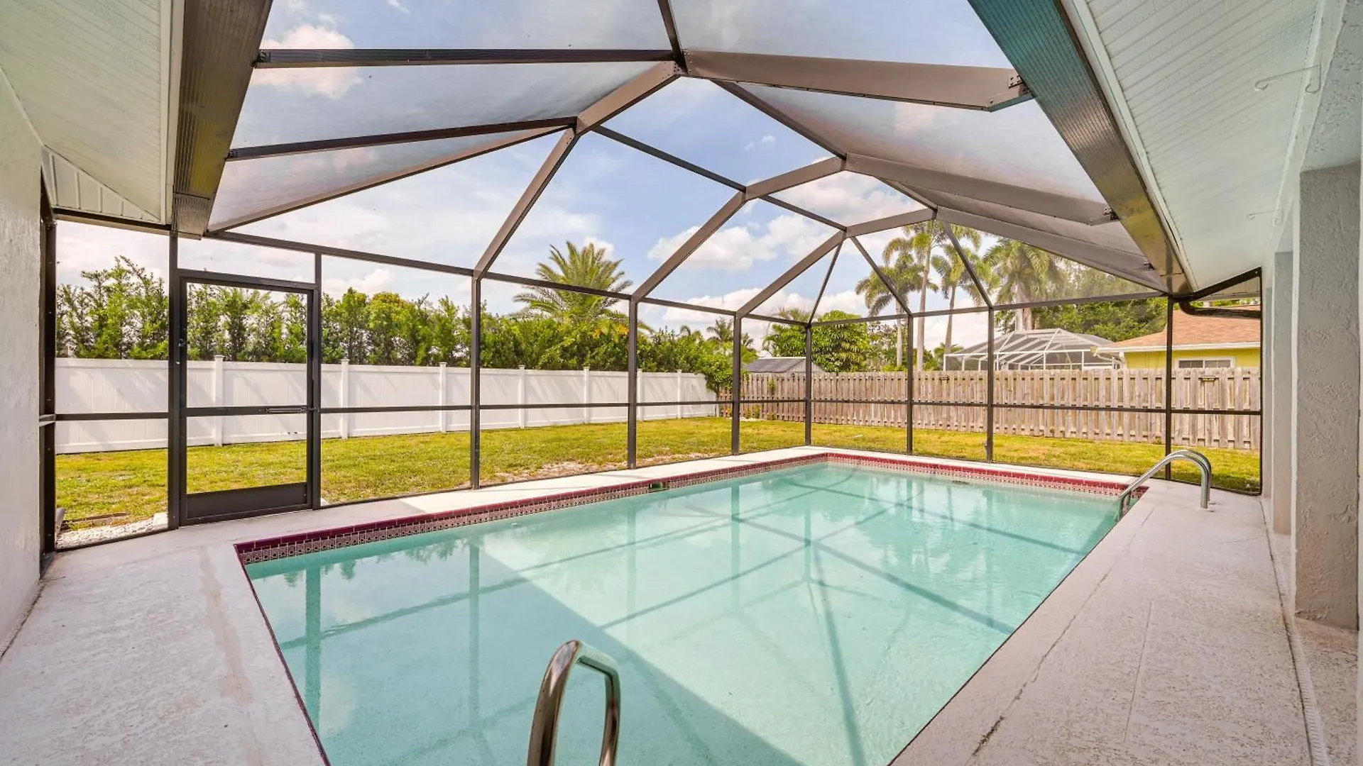 Chic With Pool And Hot Tub, 4 Mi To Beach! Holiday home Naples