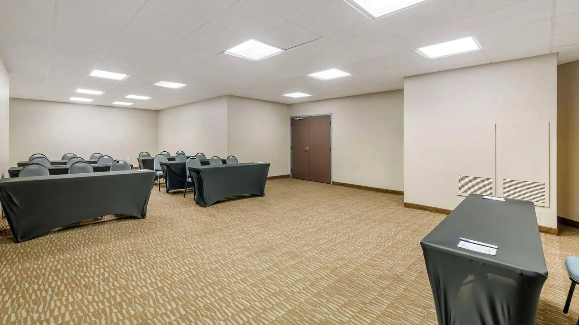Western Plaza Hotel 3*