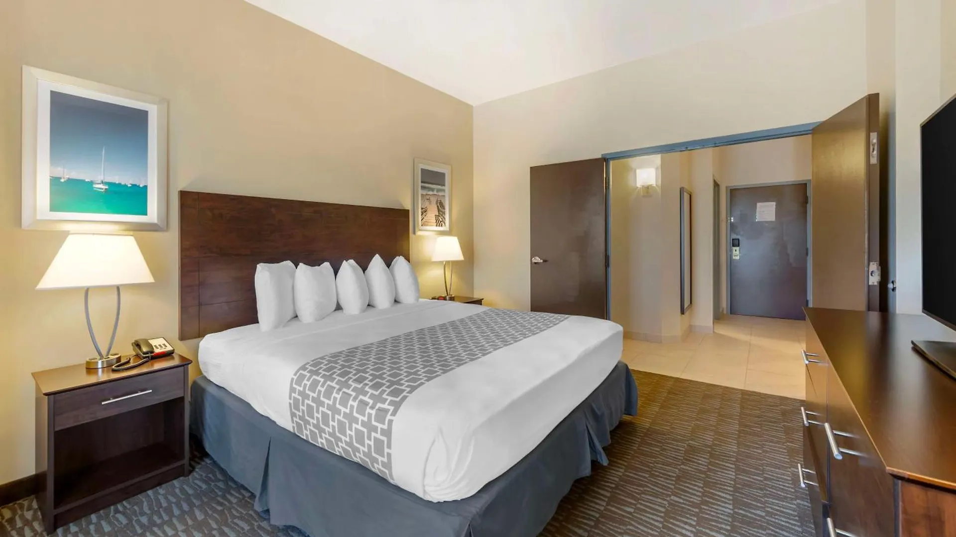 Western Plaza 3*