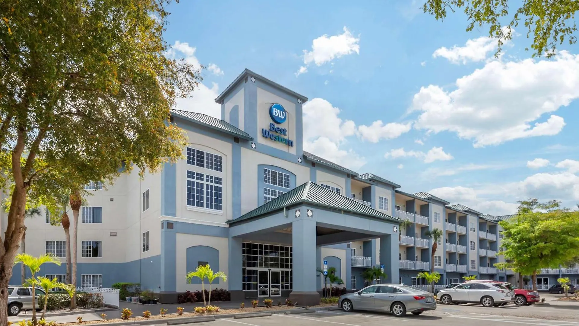 Hotel Western Plaza 3*